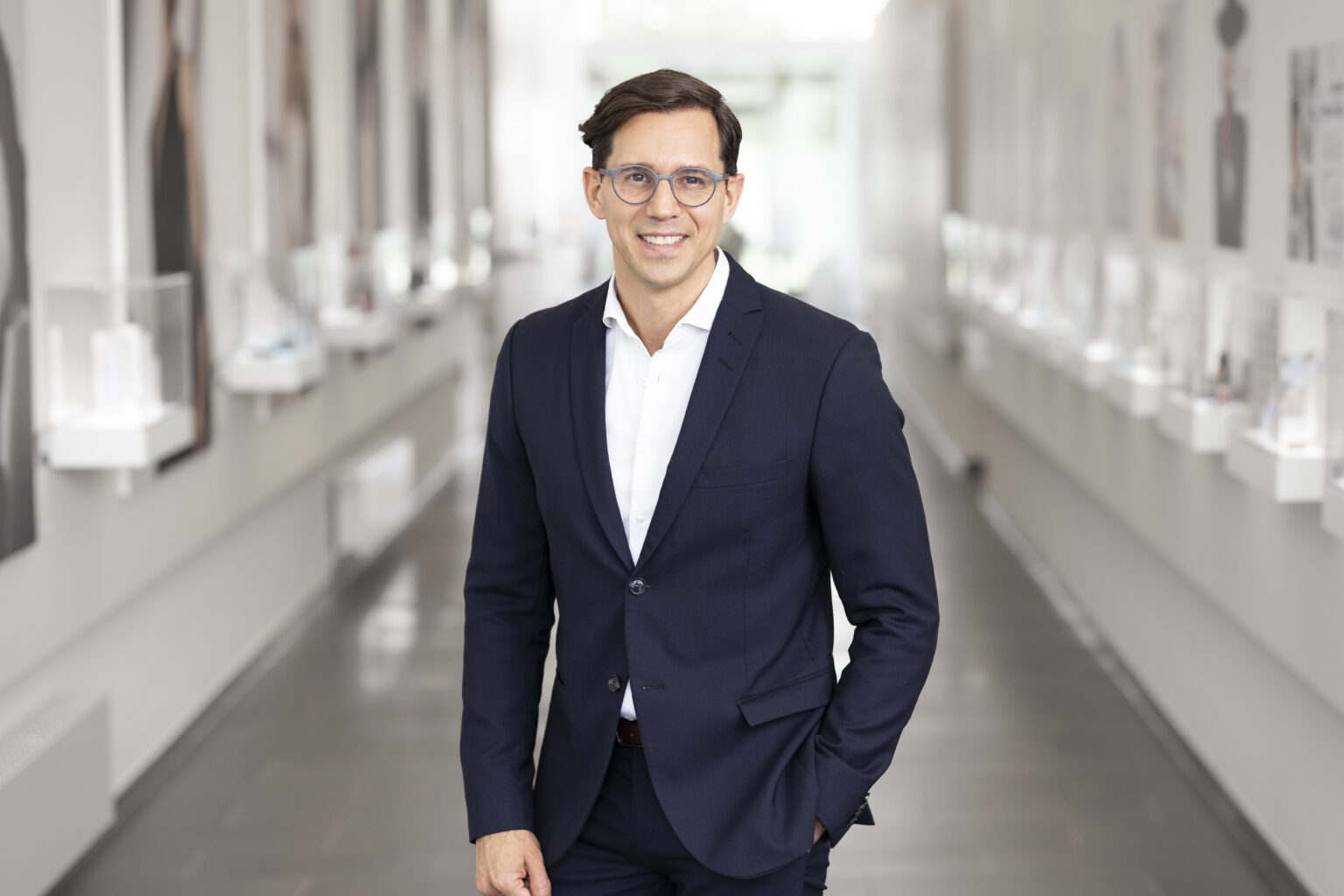 Wer lenkt uns? - Dr. Wolff Group